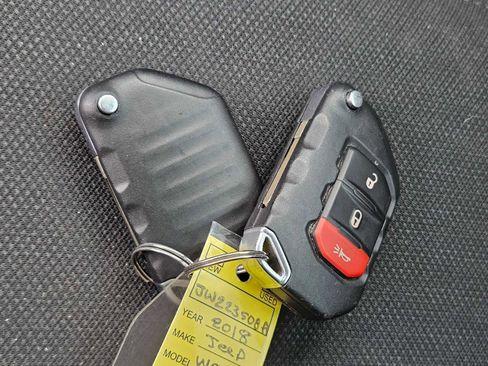 Used 2018 Jeep Wrangler Unlimited Sahara AWD/4WD image 22