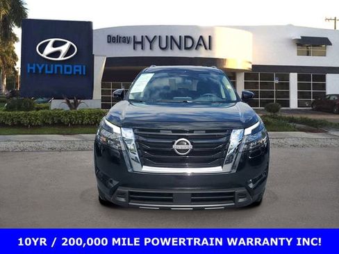 Used 2025 Nissan Pathfinder SV image 2
