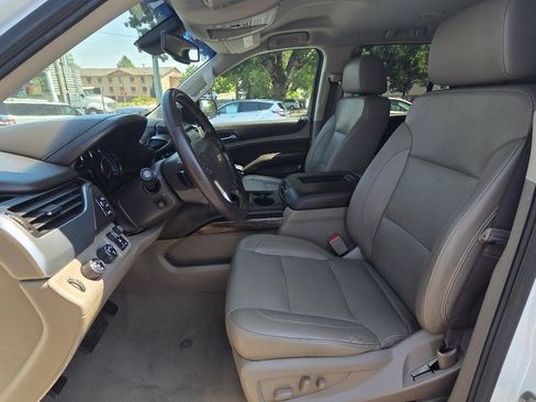 Used 2019 Chevrolet Tahoe LT w/ Luxury Package AWD/4WD image 13