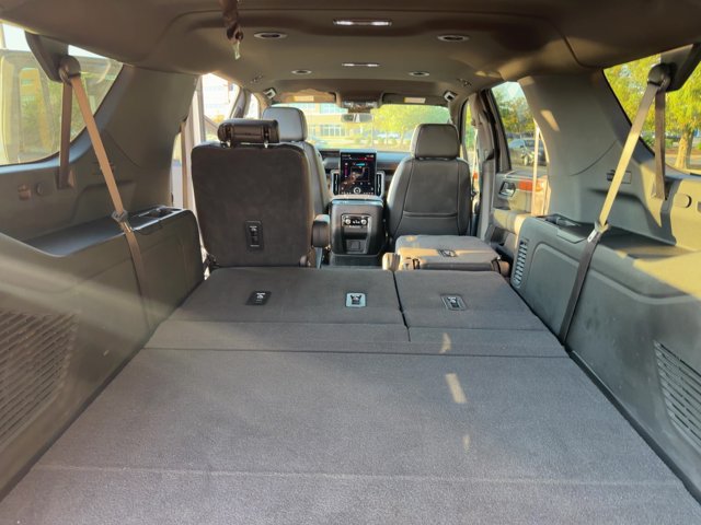 Used 2025 GMC Yukon XL Denali AWD/4WD image 36
