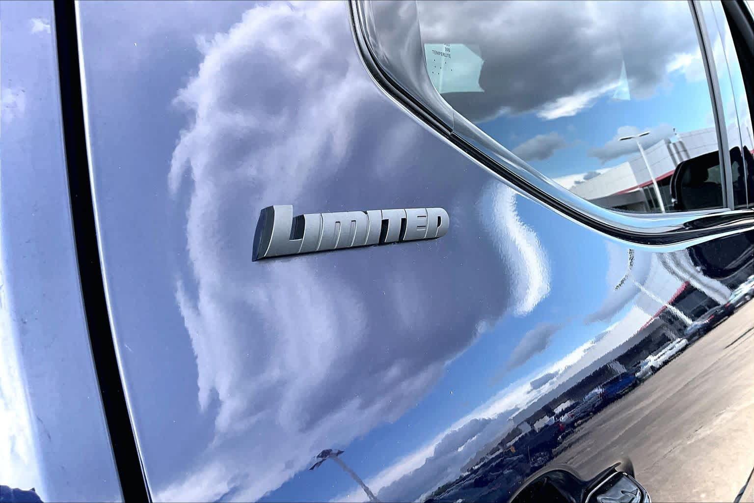 Used 2026 Toyota Tundra Limited AWD/4WD image 10