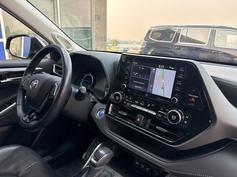 Used 2021 Toyota Highlander Limited image 17