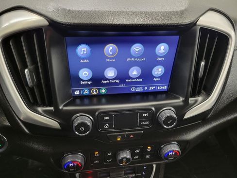 Used 2024 GMC Terrain SLT image 8