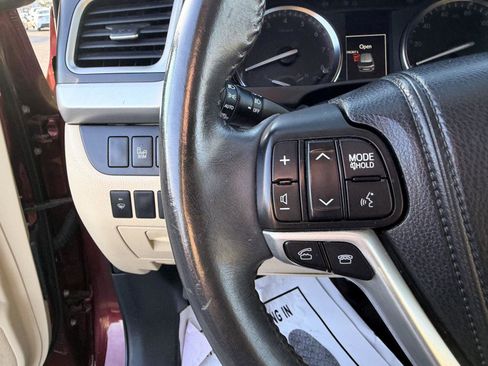 Used 2015 Toyota Highlander Limited image 21