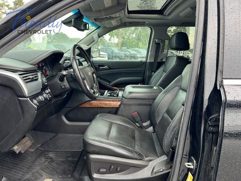 Used 2019 Chevrolet Suburban Premier AWD/4WD image 23