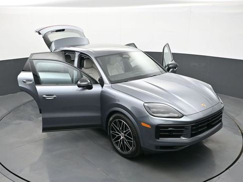 New 2026 Porsche Cayenne image 32