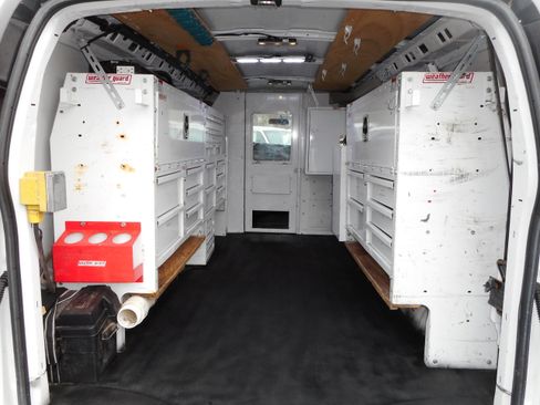 Used 2015 GMC Savana 3500 image 16