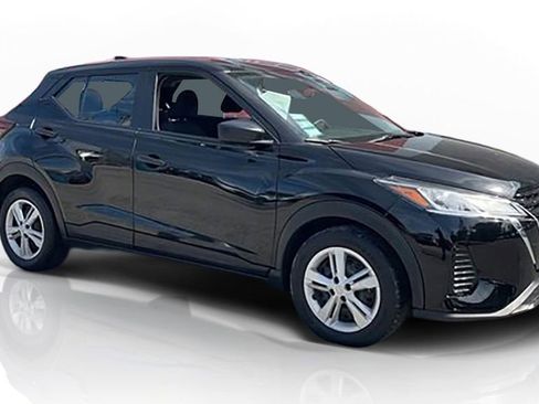 Used 2021 Nissan Kicks S FWD image 2
