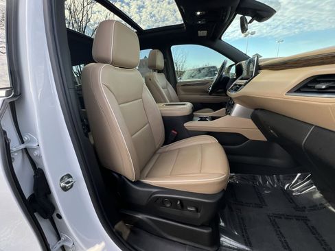 Used 2021 Chevrolet Tahoe Premier w/ Premium Package image 28