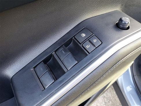 Used 2023 Toyota Highlander LE image 21