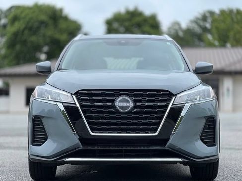 Used 2024 Nissan Kicks SV FWD image 2