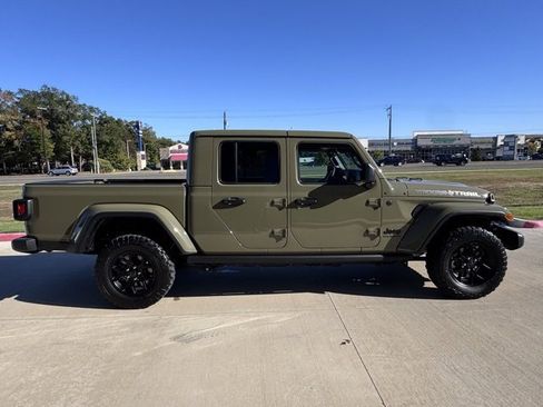 Used 2025 Jeep Gladiator Sport image 6