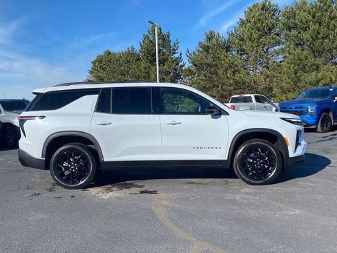 New 2026 Chevrolet Traverse LT w/ Midnight/Sport Edition image 7