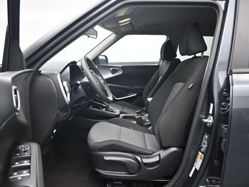 Used 2025 Kia Soul LX w/ LX Technology Package FWD image 20