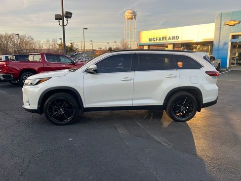 Used 2019 Toyota Highlander image 2
