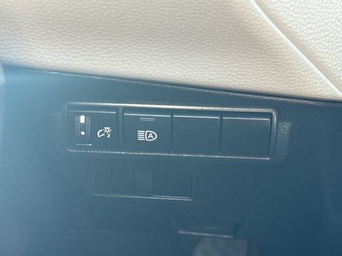 Used 2024 Toyota Corolla Cross L AWD/4WD image 31
