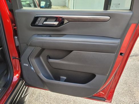 Used 2026 Chevrolet Suburban Premier RWD image 11