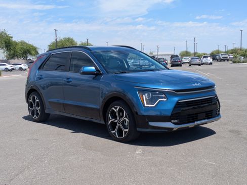 Used 2025 Kia Niro EX Touring FWD image 7