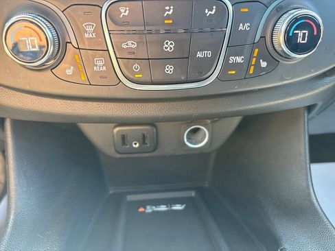 Used 2023 Chevrolet Traverse LT w/ Midnight/Sport Edition AWD/4WD image 17