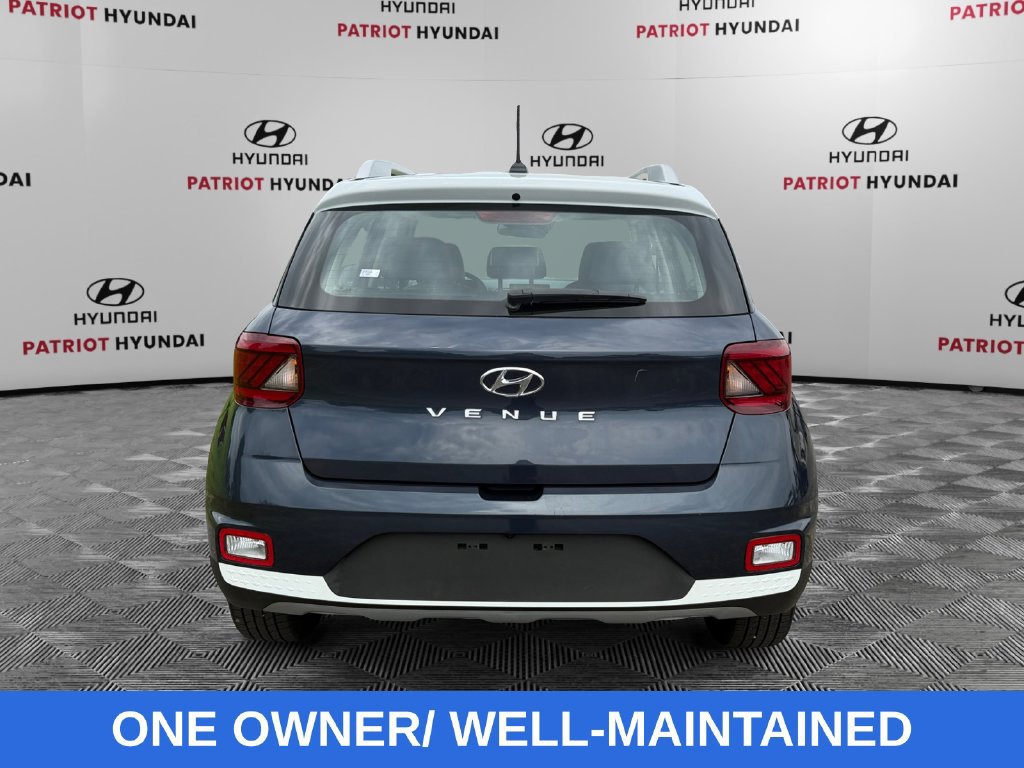 Used 2023 Hyundai Venue Limited FWD image 4