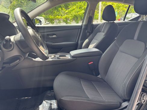 Used 2025 Nissan Sentra SV FWD image 35