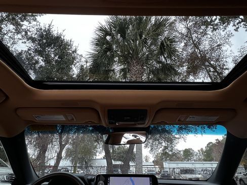 Used 2022 Lexus ES 300h Ultra Luxury image 38