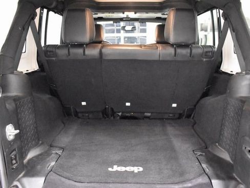 Used 2017 Jeep Wrangler Unlimited Rubicon w/ Cold Weather Group image 18