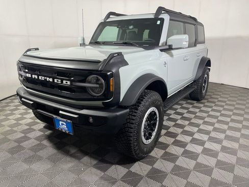 Used 2024 Ford Bronco Outer Banks w/ Sasquatch Package AWD/4WD image 4