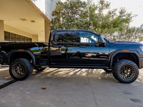 Used 2025 GMC Sierra 2500 AT4X image 10