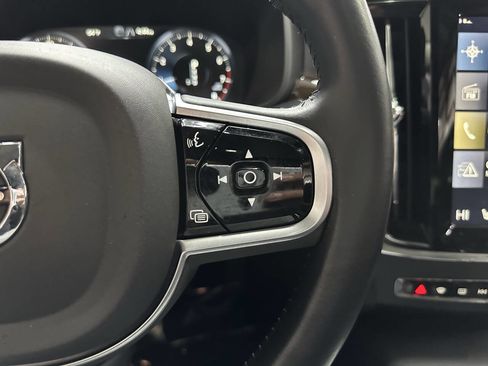 Used 2017 Volvo S90 T6 Momentum w/ Vision Package image 22