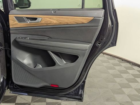 Used 2024 Volkswagen Atlas SE image 52