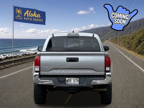 Used 2021 Toyota Tacoma SR5 AWD/4WD image 5