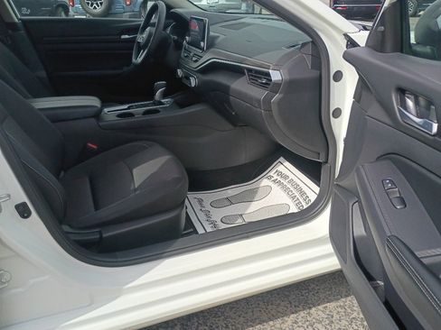 Used 2025 Nissan Altima 2.5 SV FWD image 10