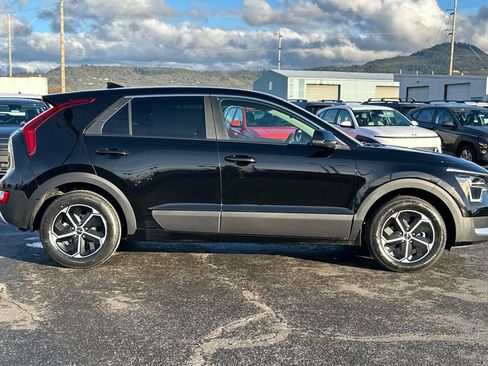 New 2026 Kia Niro LX FWD image 3