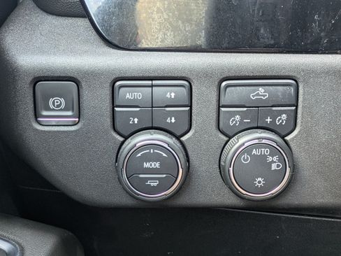 Used 2022 Chevrolet Silverado 1500 LT w/ Z71 Off-Road Package AWD/4WD image 21