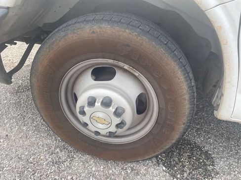 Used 2019 Chevrolet Express 3500 RWD image 10