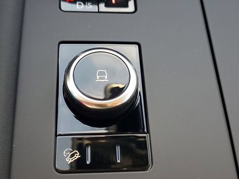 Certified 2025 Land Rover Discovery S AWD/4WD image 33