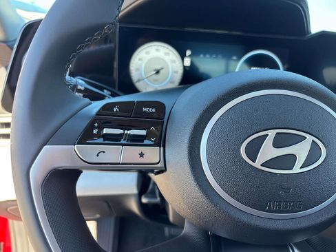 Used 2025 Hyundai Elantra Limited image 15