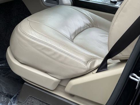 Used 2018 Land Rover Range Rover HSE image 12