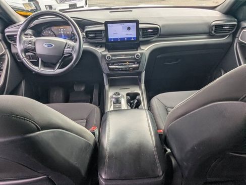 Used 2020 Ford Explorer XLT image 16