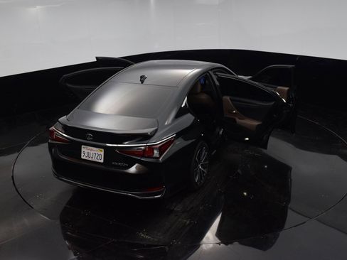 Used 2024 Lexus ES 300h w/ Premium Package image 38