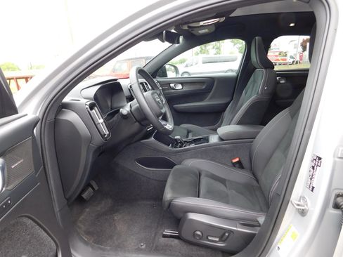 Used 2023 Volvo C40 P8 Recharge Ultimate AWD/4WD image 17