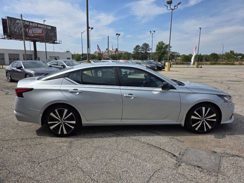 Used 2021 Nissan Altima 2.5 SR w/ SR Premium Package image 4