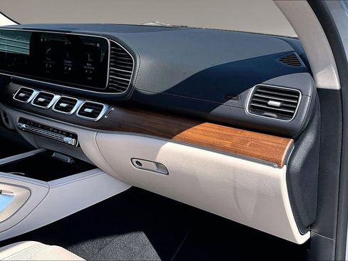 Used 2022 Mercedes-Benz GLS 450 4MATIC image 17