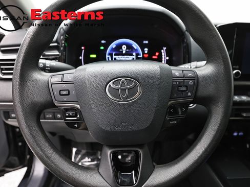 Used 2025 Toyota Camry LE FWD image 10