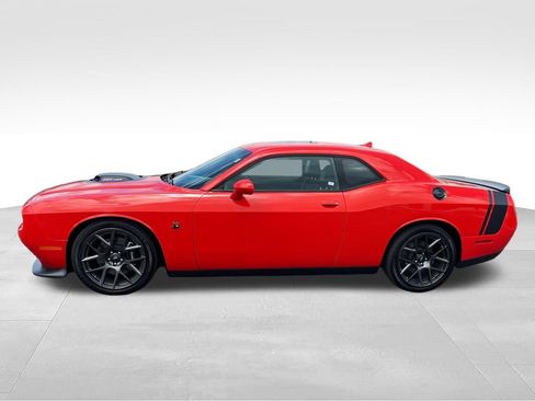 Used 2017 Dodge Challenger R/T Scat Pack RWD image 2