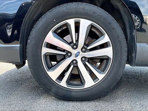 Used 2019 Subaru Outback 2.5i Limited AWD/4WD image 2