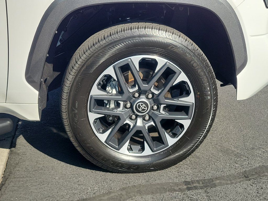 Used 2022 Toyota Tundra Limited RWD image 6