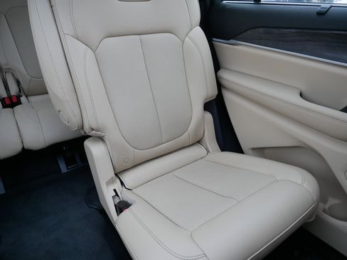 Certified 2024 Jeep Grand Cherokee L Limited w/ Luxury Tech Group II image 14