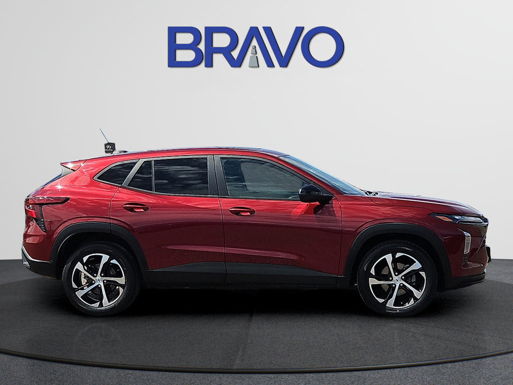 Used 2024 Chevrolet Trax RS w/ Sunroof Package FWD image 5